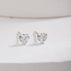 [Clover Jewelry]Funkelnde herzförmige schlichte Ohrringe