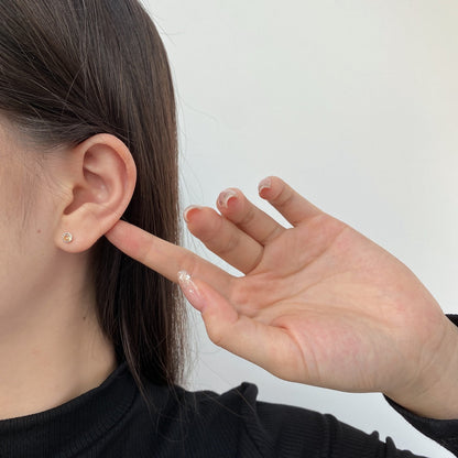 [Clover Jewelry] Funkelnde bunte Ohrringe in runder Form