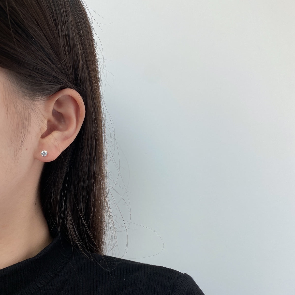 [Clover Jewelry] Funkelnde bunte Ohrringe in runder Form