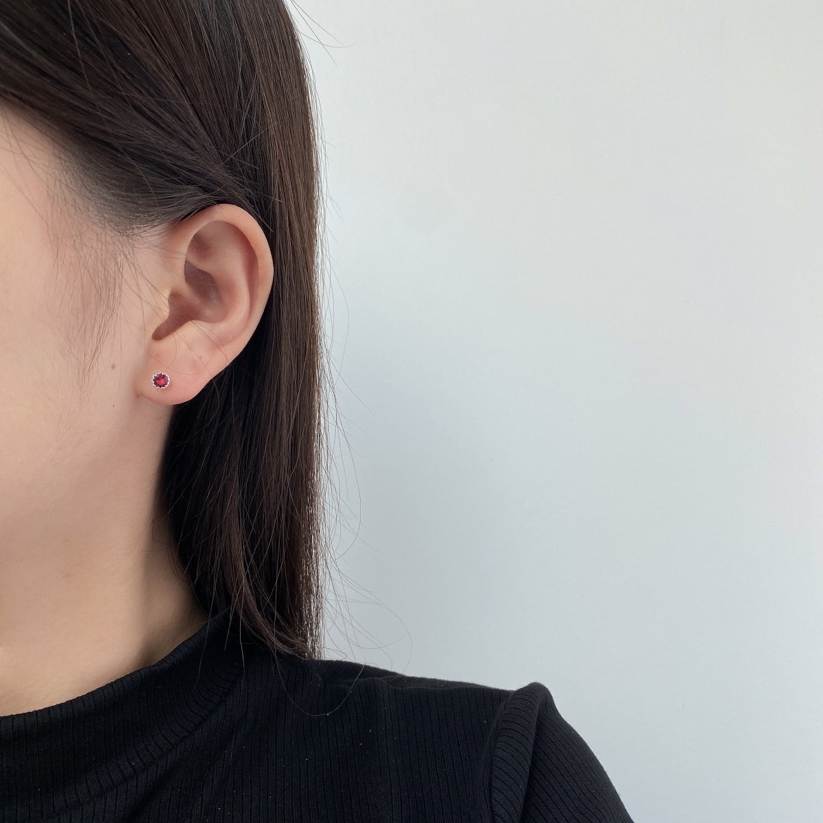 [Clover Jewelry] Funkelnde bunte Ohrringe in runder Form