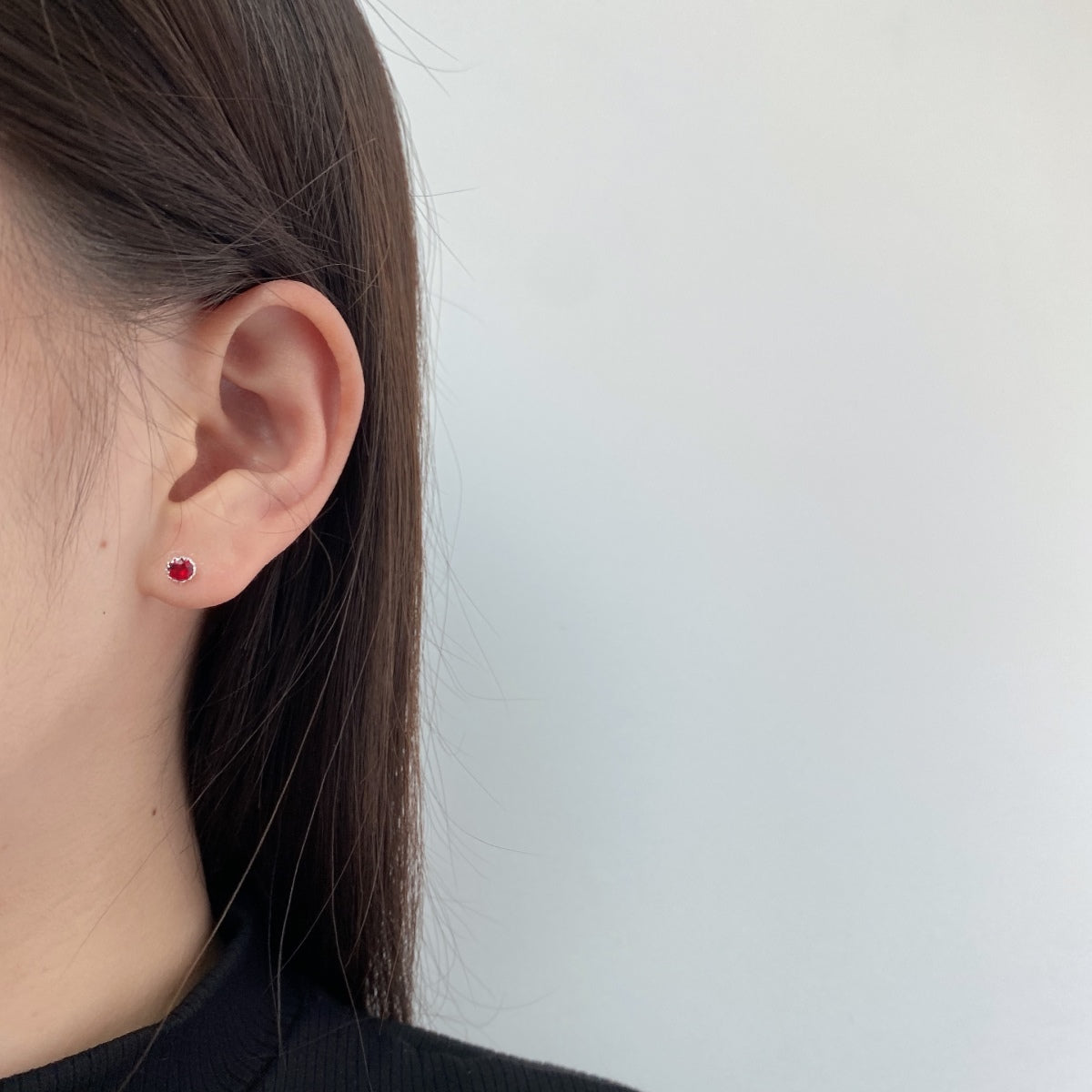 [Clover Jewelry] Funkelnde bunte Ohrringe in runder Form