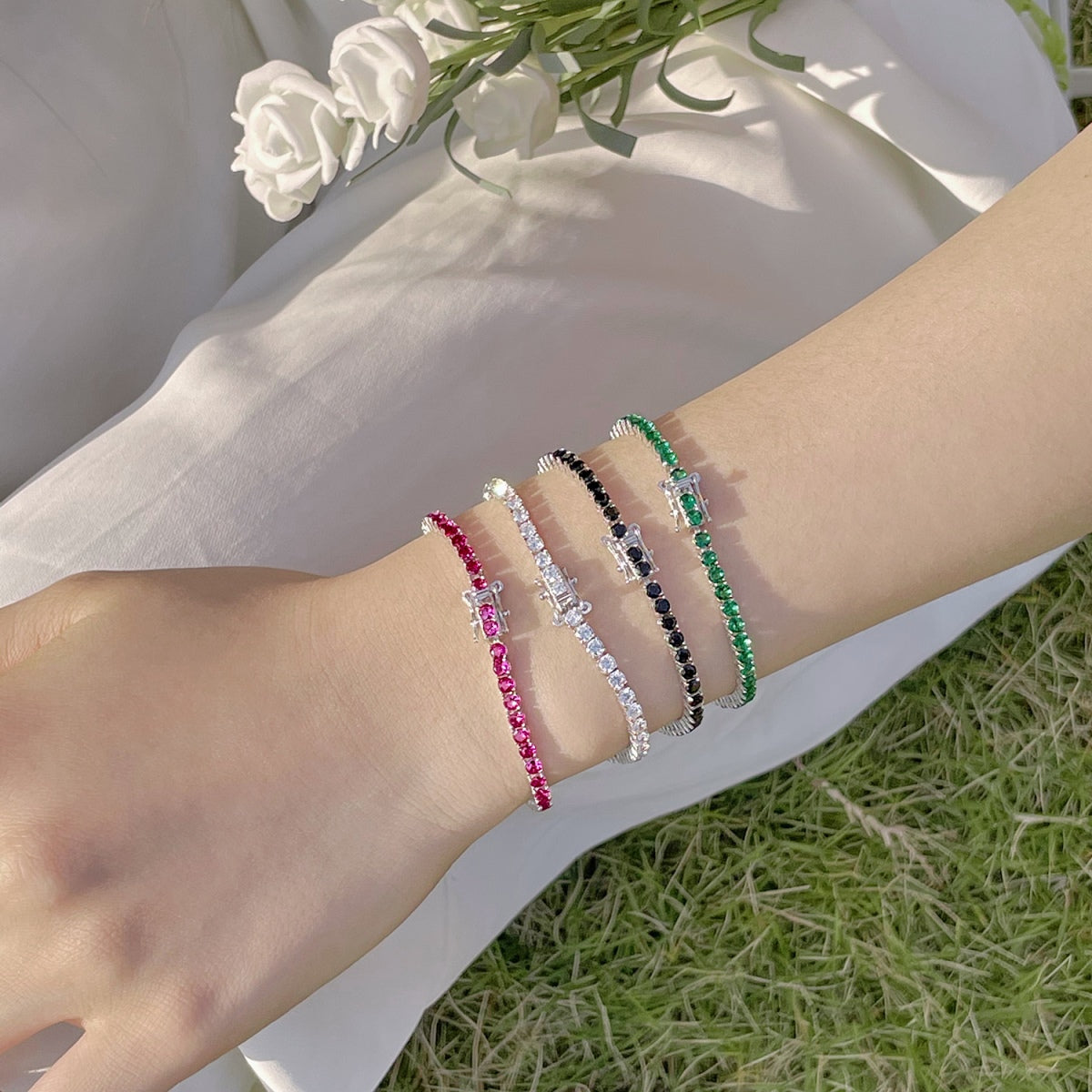 [Clover Jewelry]Funkelndes buntes Partyarmband mit rundem Schliff