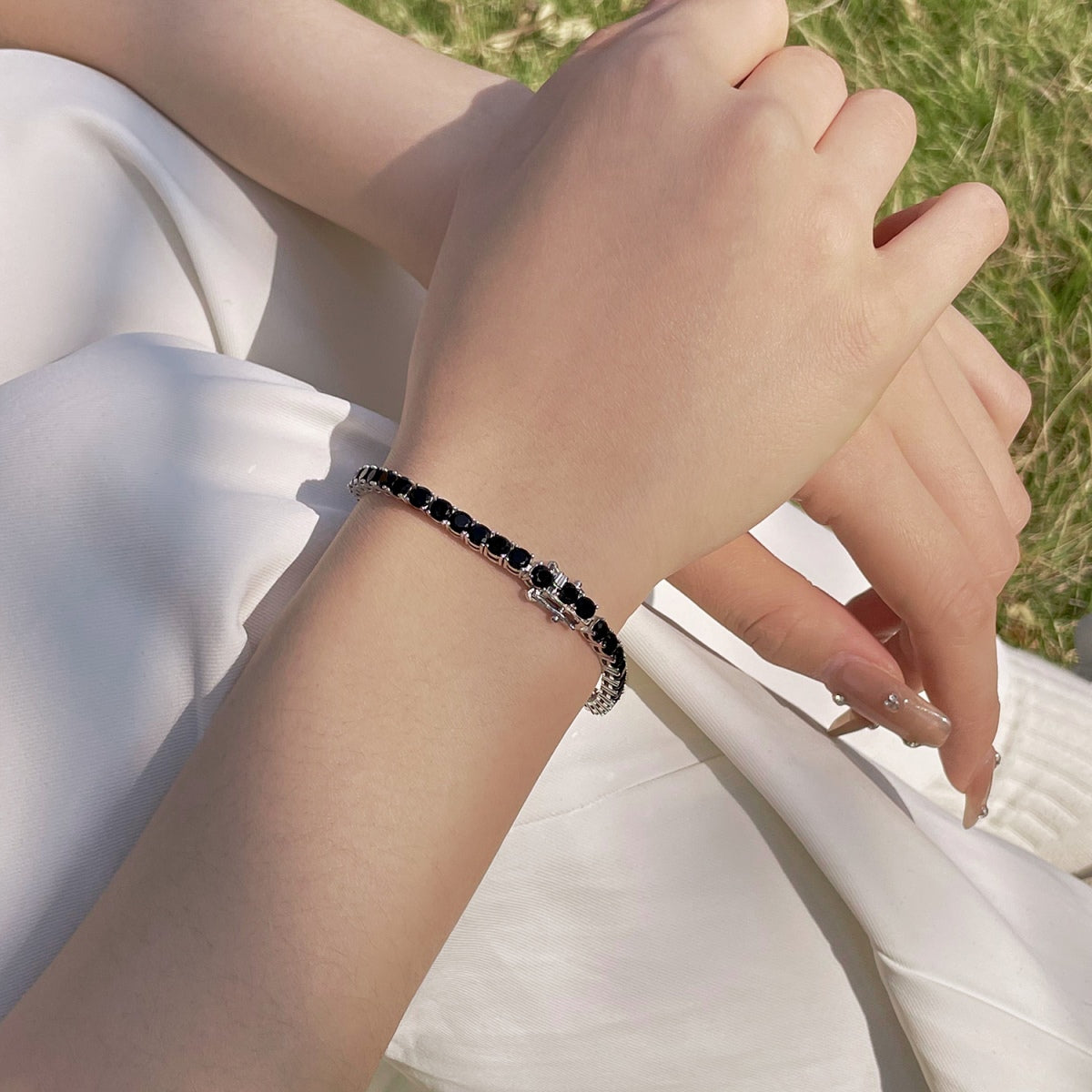 [Clover Jewelry]Funkelndes buntes Partyarmband mit rundem Schliff