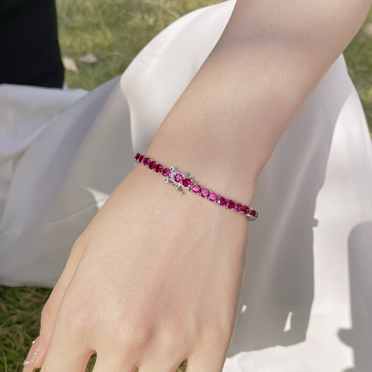 [Clover Jewelry]Funkelndes buntes Partyarmband mit rundem Schliff