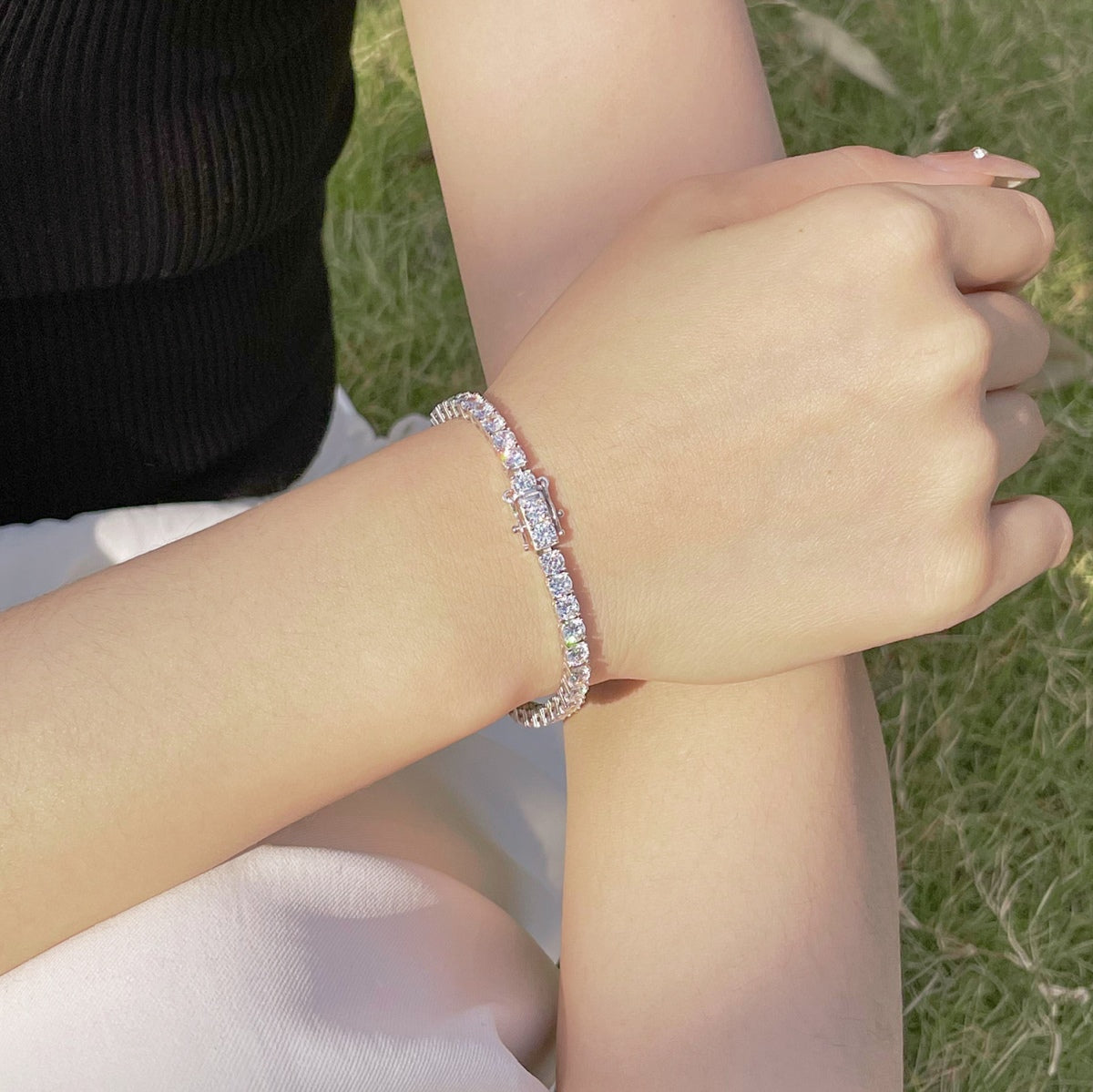 [Clover Jewelry]Funkelndes buntes Partyarmband mit rundem Schliff