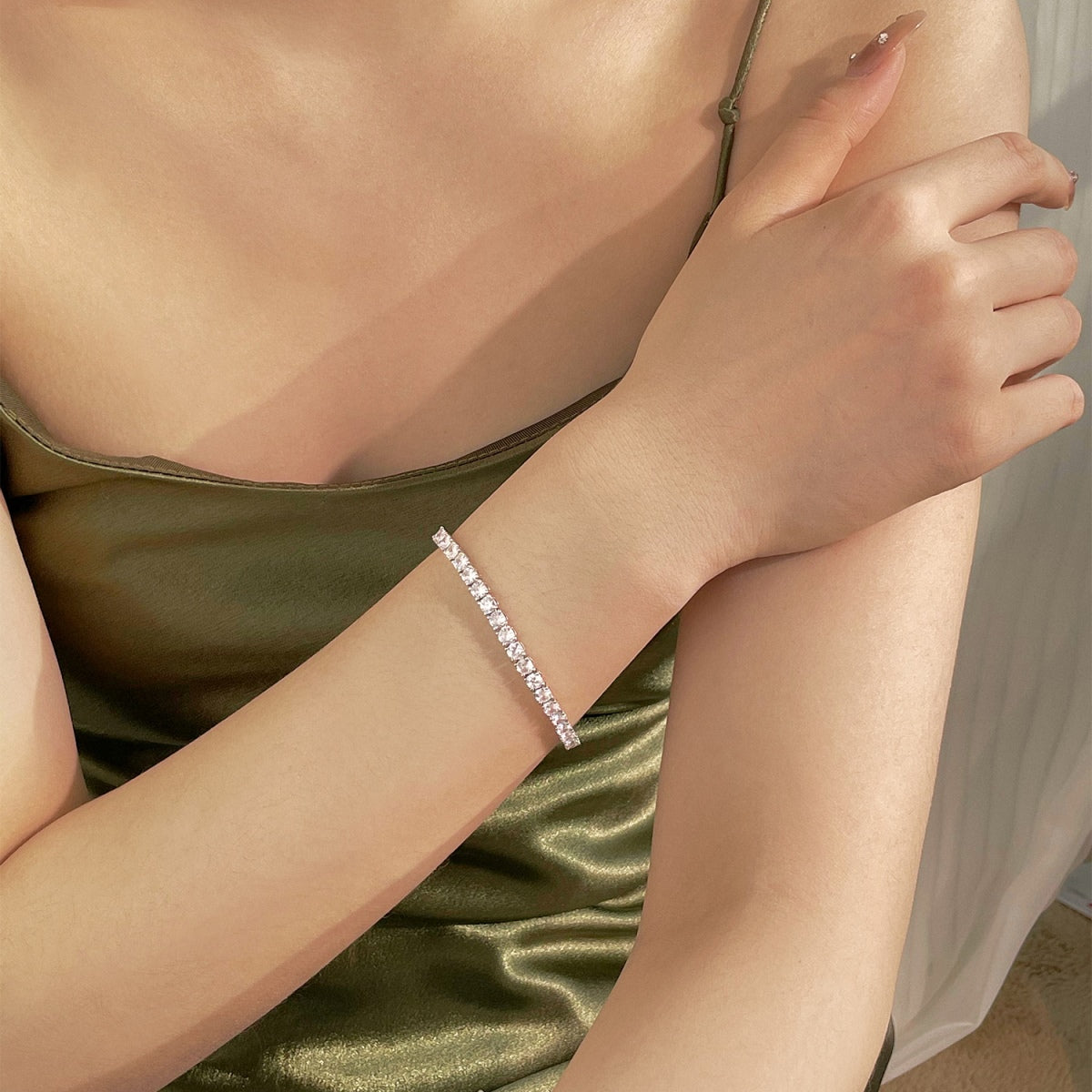 [Clover Schmuck]Luxuriöses, aufwendig verziertes Tennisarmband mit runden Brillanten
