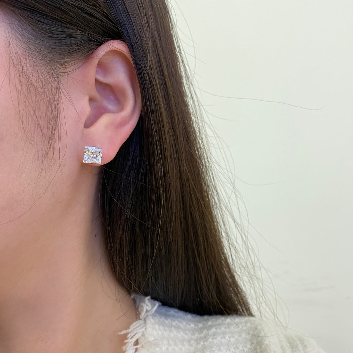 [Kleeblatt Schmuck]Stilvolle glänzende Ohrstecker mit quadratischem Mittelstein