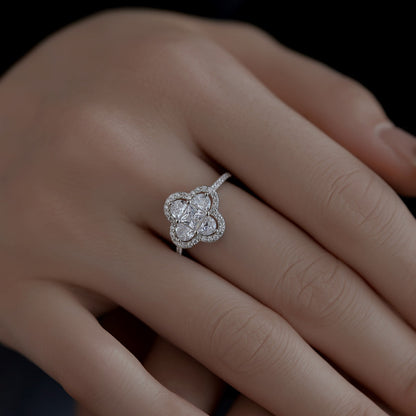 [Clover Jewelry]Luxuriöser Bankettring in Blumenform