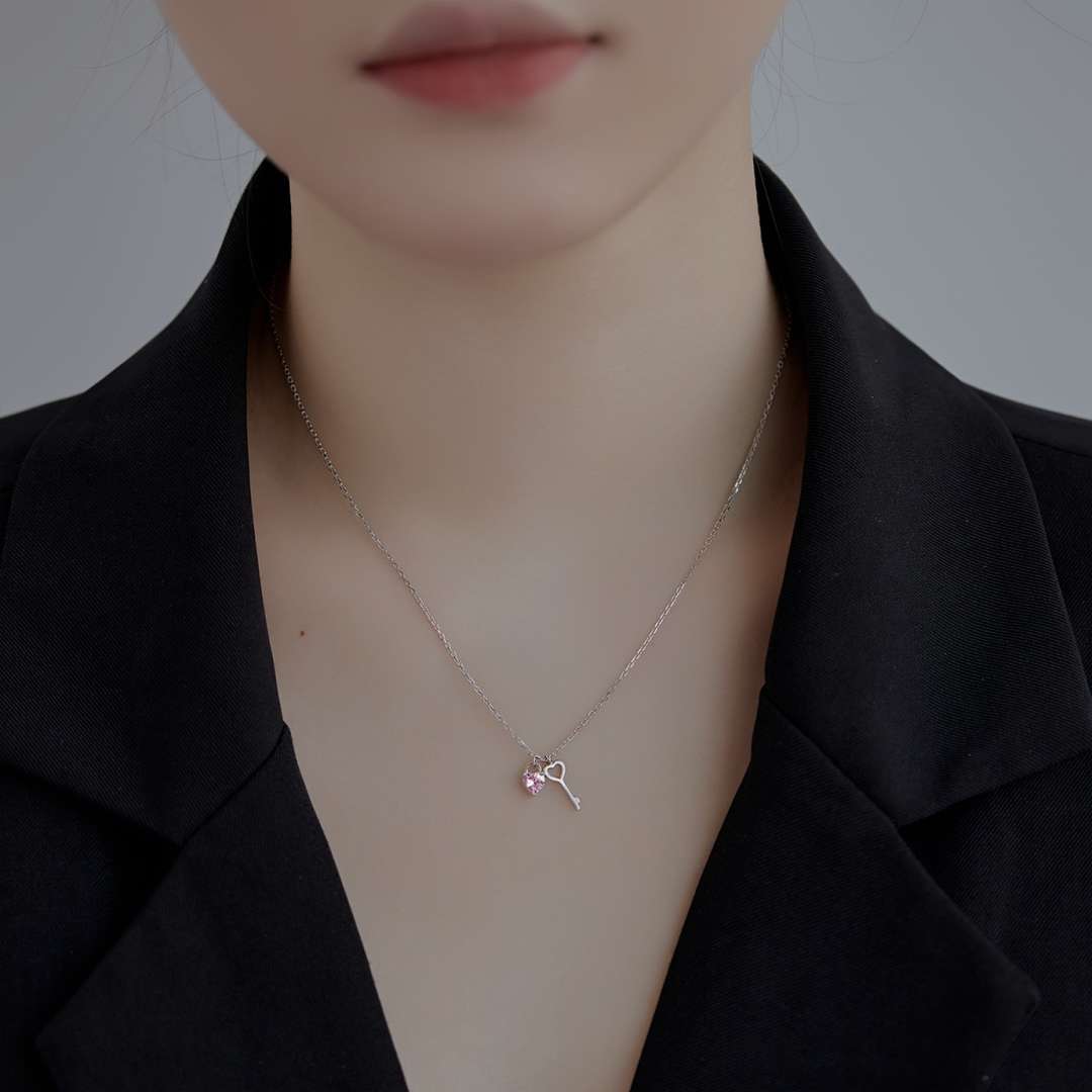 [Clover Jewelery]Unique Heart Shape Key Pendent Necklace