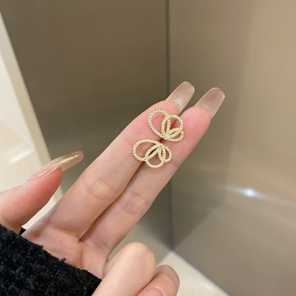 [クローバージュエリー]精巧な蝶の形をしたイヤリング