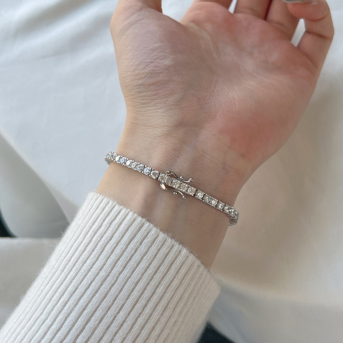 [Clover Jewelry]Zierliches bezauberndes Tennisarmband mit runden Steinen