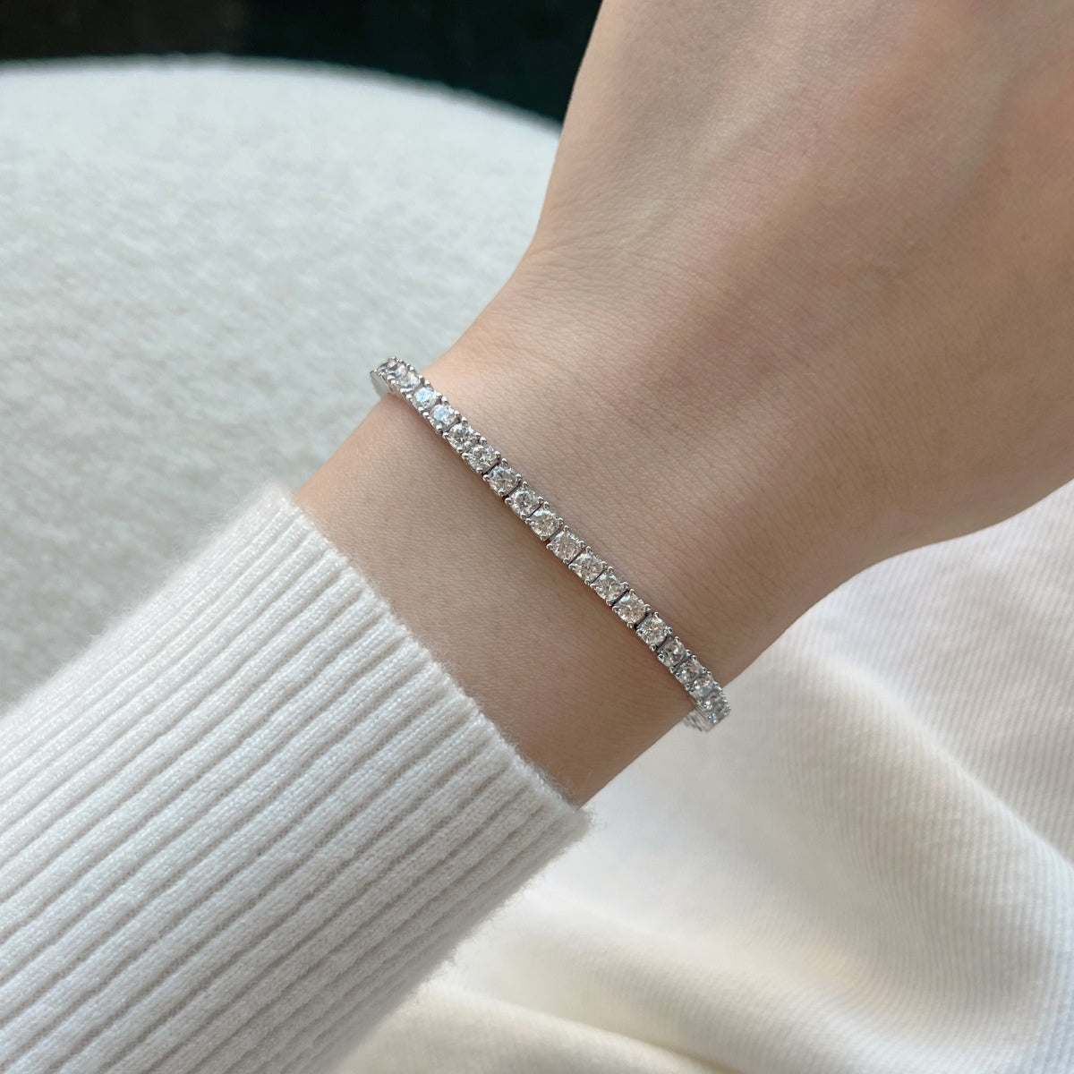 [Clover Jewelry]Zierliches bezauberndes Tennisarmband mit runden Steinen
