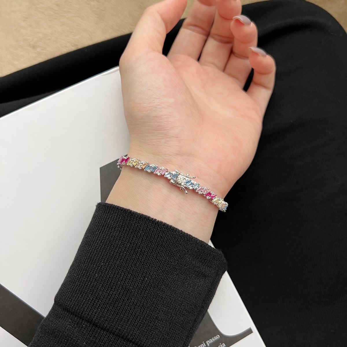 [Clover Jewelry]Funkelndes Partyarmband mit aufwendigem Mehrfachschliff