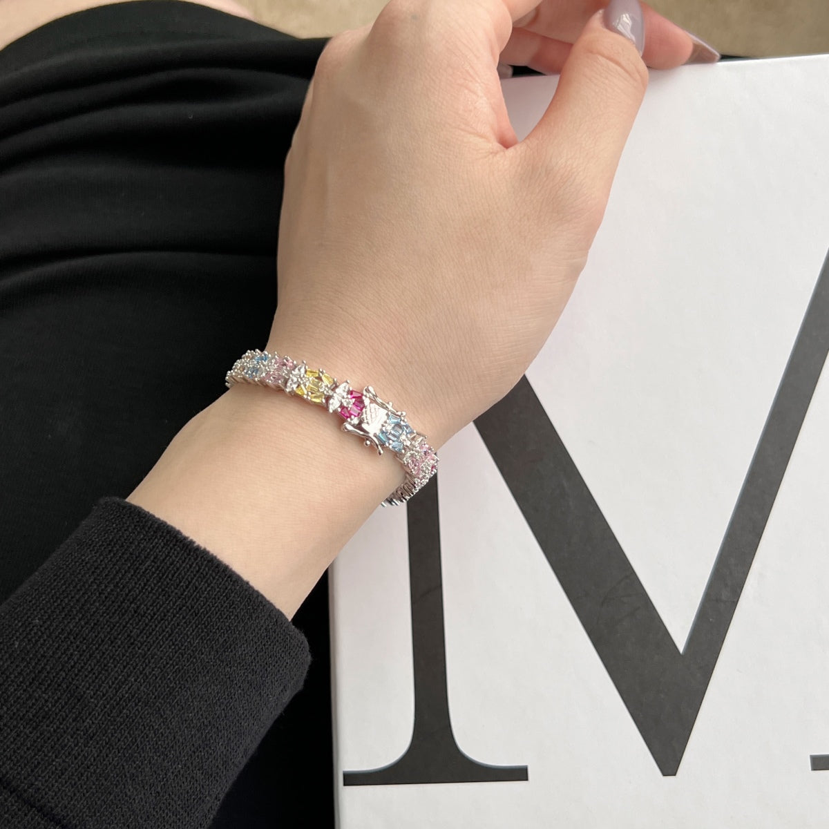 [Clover Jewelry]Zartes, farbenfrohes Armband mit mehreren Schliffen für Partys