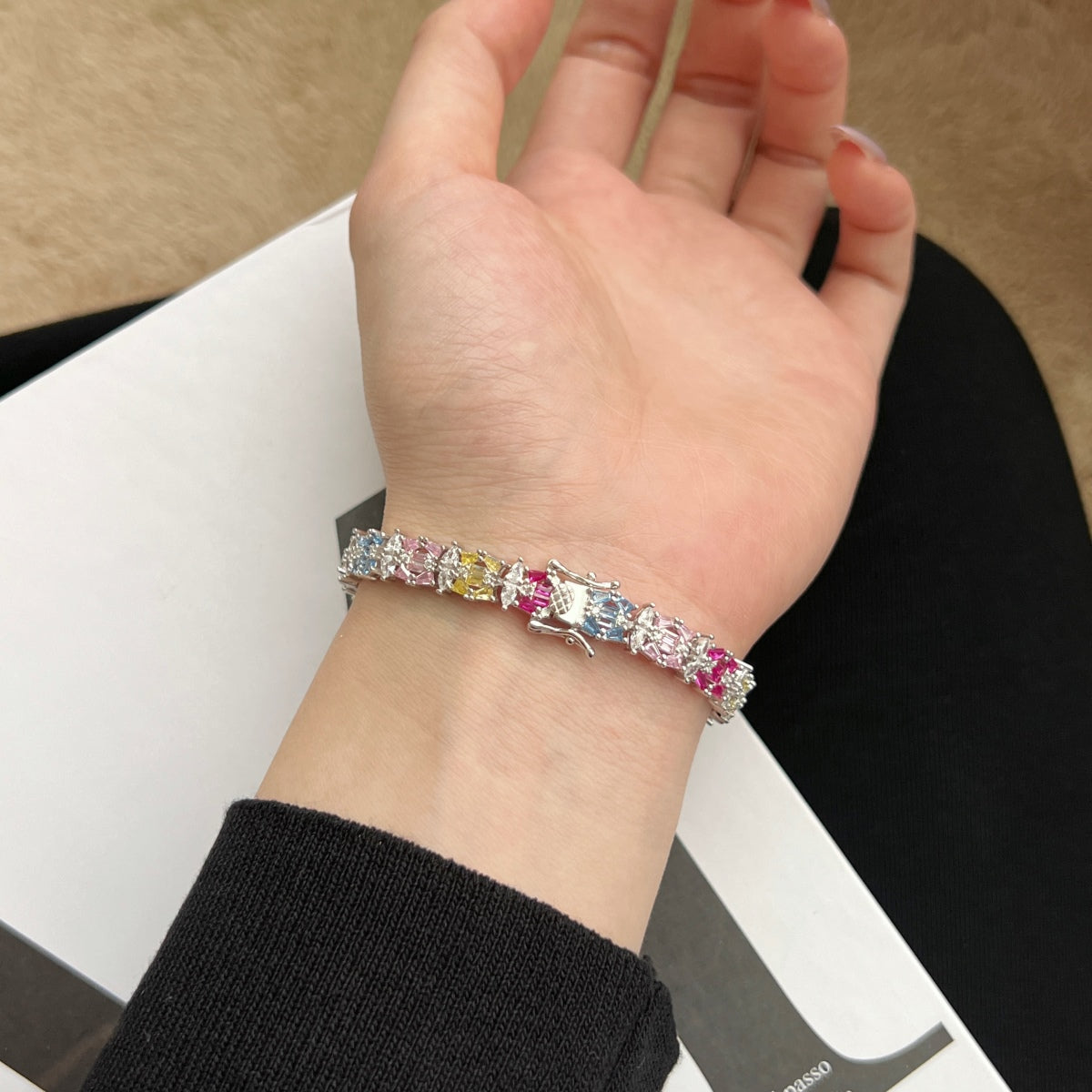 [Clover Jewelry]Zartes, farbenfrohes Armband mit mehreren Schliffen für Partys