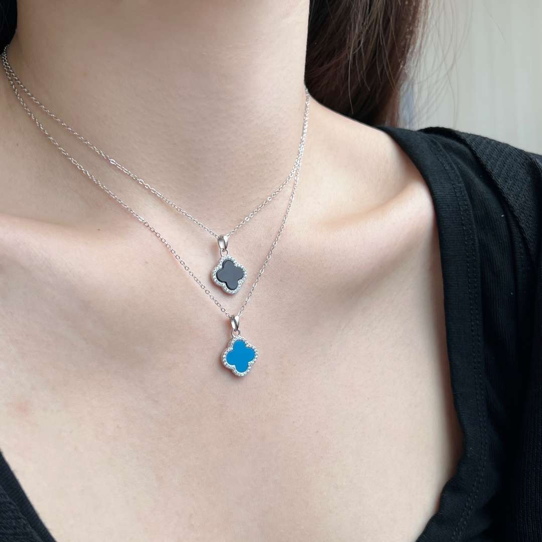 [Clover Jewelry]Zierliche Halskette in Blumenform