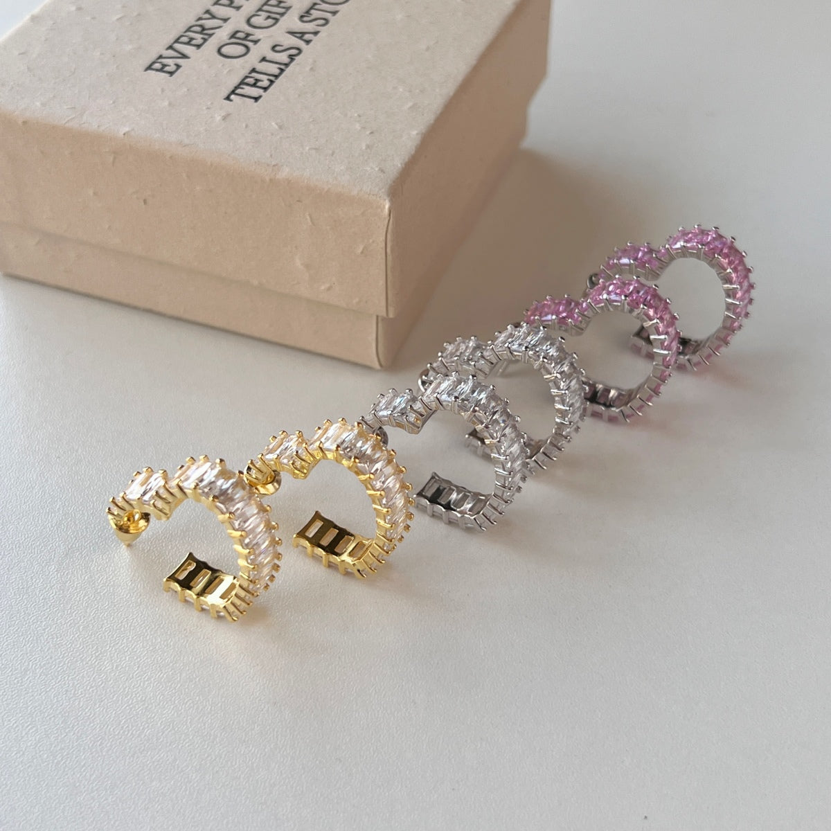 [Clover Jewelry]ラディアントハートカットアウトピアス