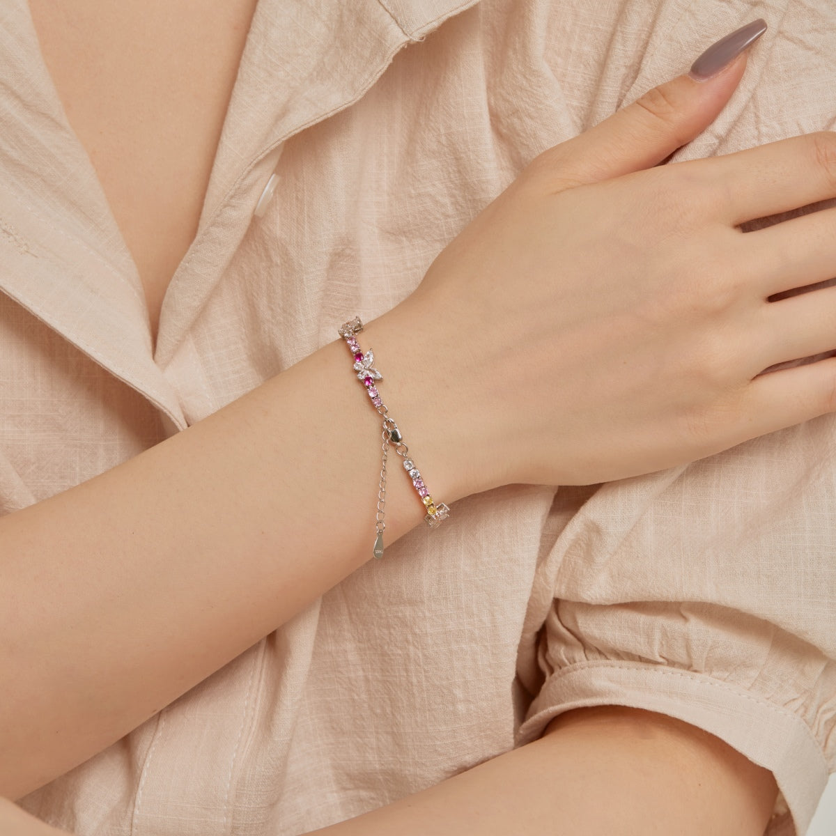 [Clover Jewelery]Ornate Colorful Butterfly Shape Round Cut Daily Bracelet