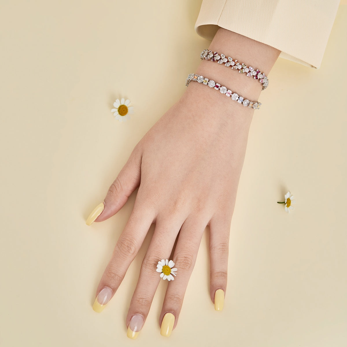 [Clover Schmuck]Zierliches exquisites blütenförmiges Armband für jeden Tag