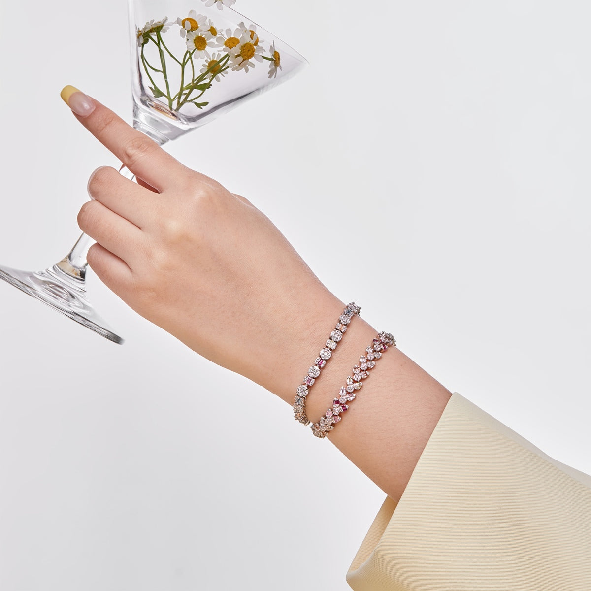 [Clover Schmuck]Zierliches exquisites blütenförmiges Armband für jeden Tag