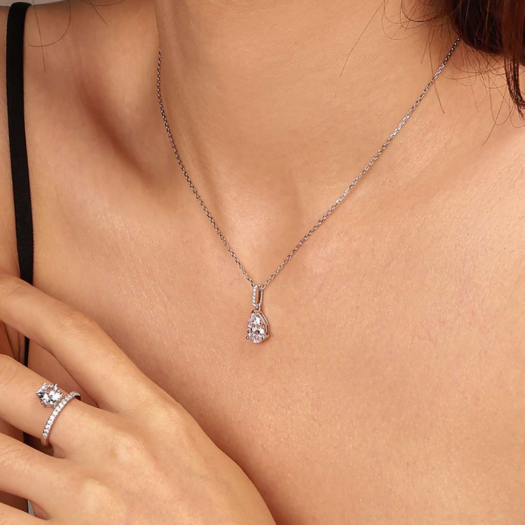 [Clover Jewelry]繊細な水滴型ファッションネックレス