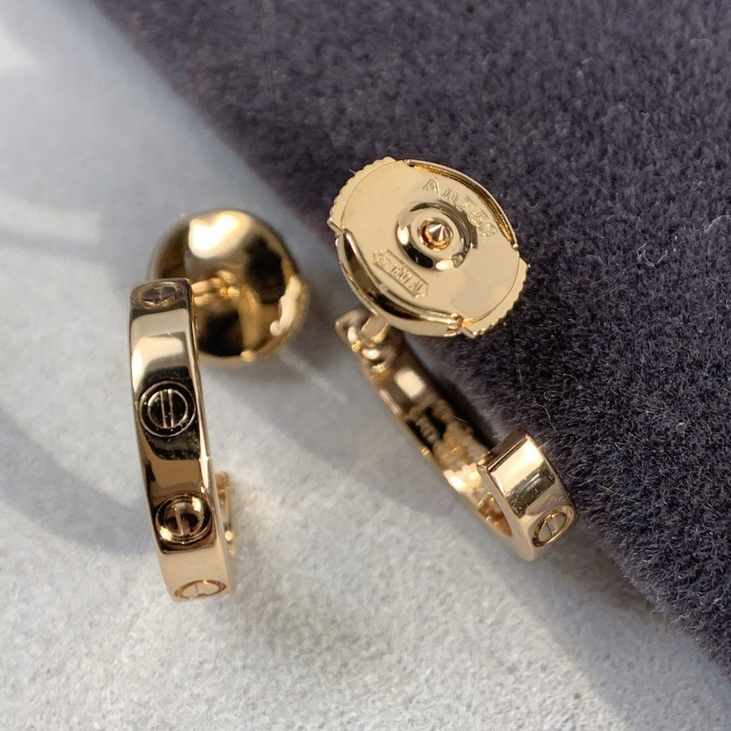 [クローバー・ジュエリー]LOVEピアス 2.65MM ピンクゴールド