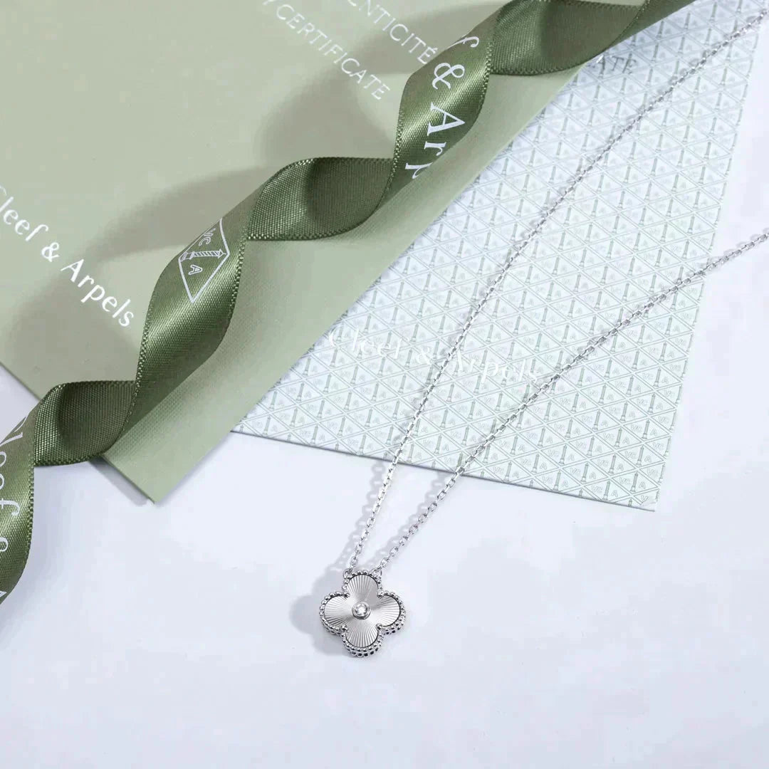 [Clover Jewelry]クローバー 15MM ダイヤモンドレーザーネックレス シルバー
