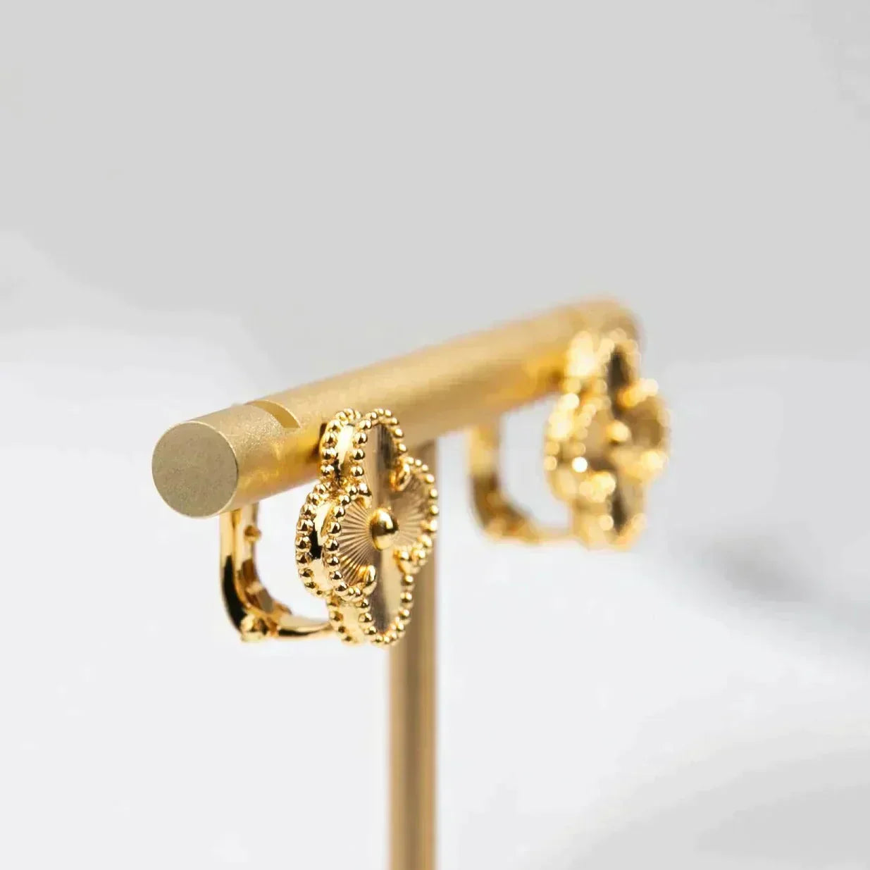 [Clover Jewelery]CLOVER MEDIUM 1 MOTIFS LASER EARRINGS