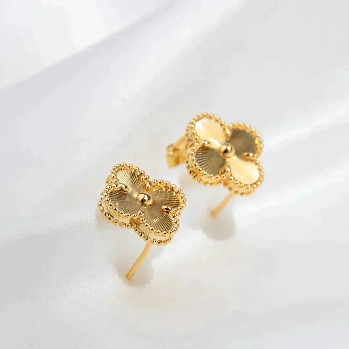 [Clover Jewelery]CLOVER MEDIUM 1 MOTIFS LASER EARRINGS