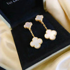 [Clover Jewelry]クローバー 2モチーフ白蝶貝ピアス