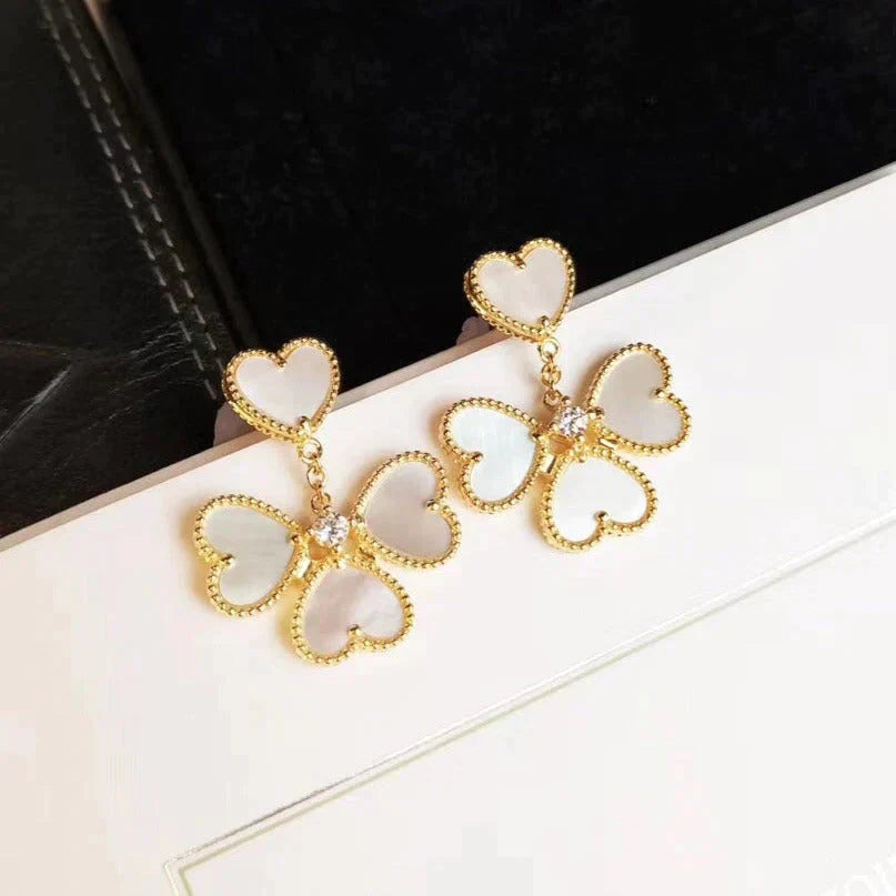 [Clover Jewelry]クローバースウィートホワイトマザーオブパールピアス