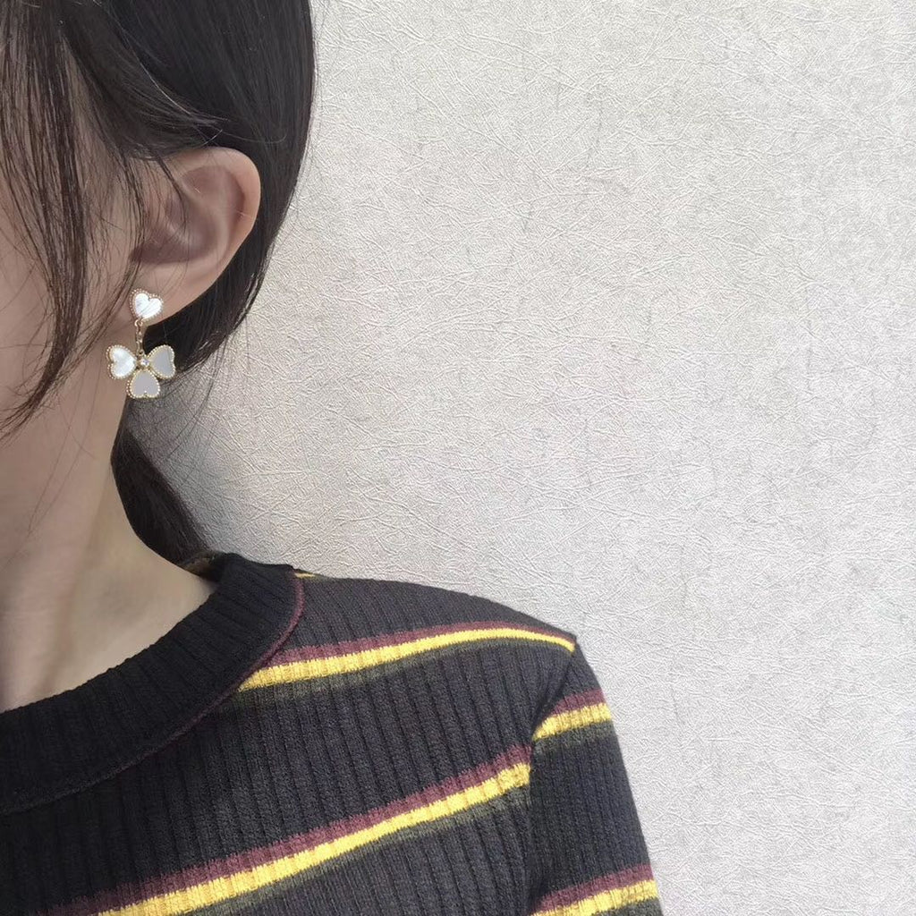 [Clover Jewelry]クローバースウィートホワイトマザーオブパールピアス
