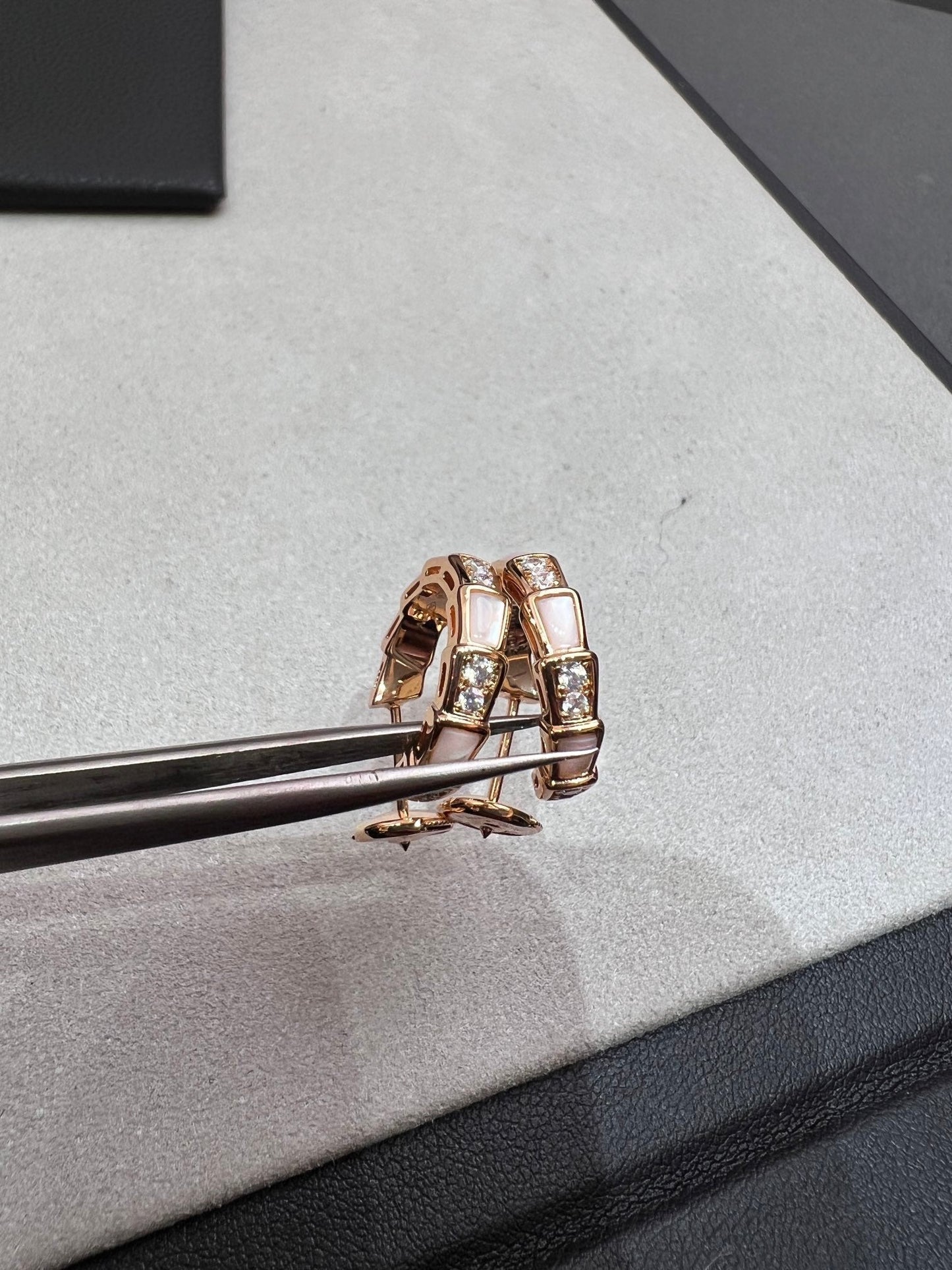 [Clover Jewelery]SERPENTI MOP PINK GOLD EARRINGS