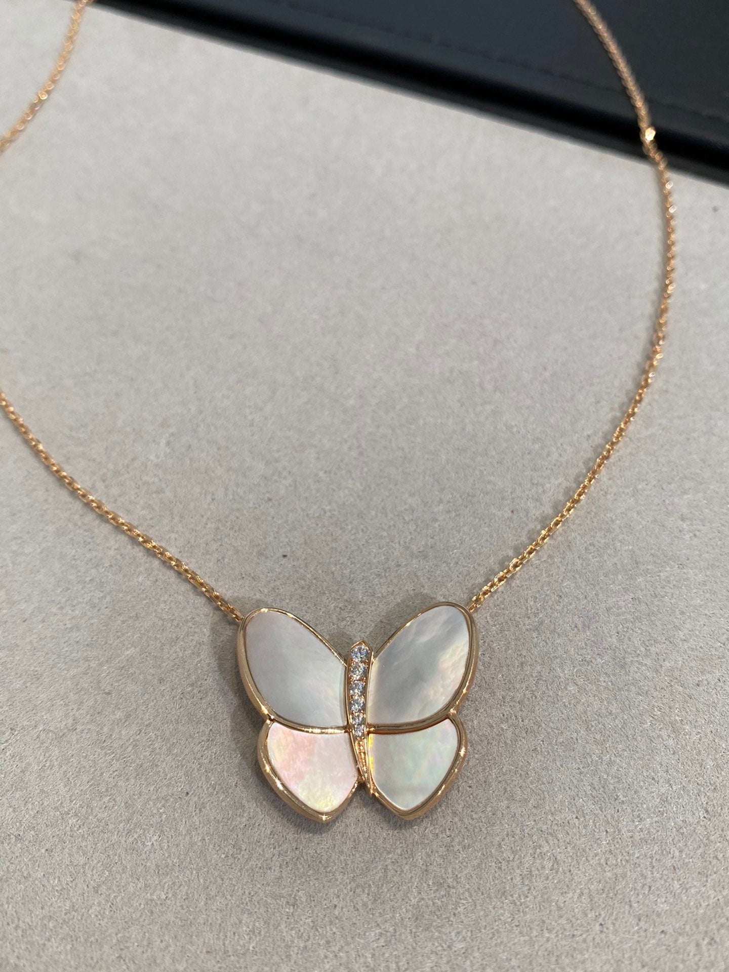 [Clover Jewelry]SCHMETTERLING GOLD MOP DIAMANT HALSKETTE