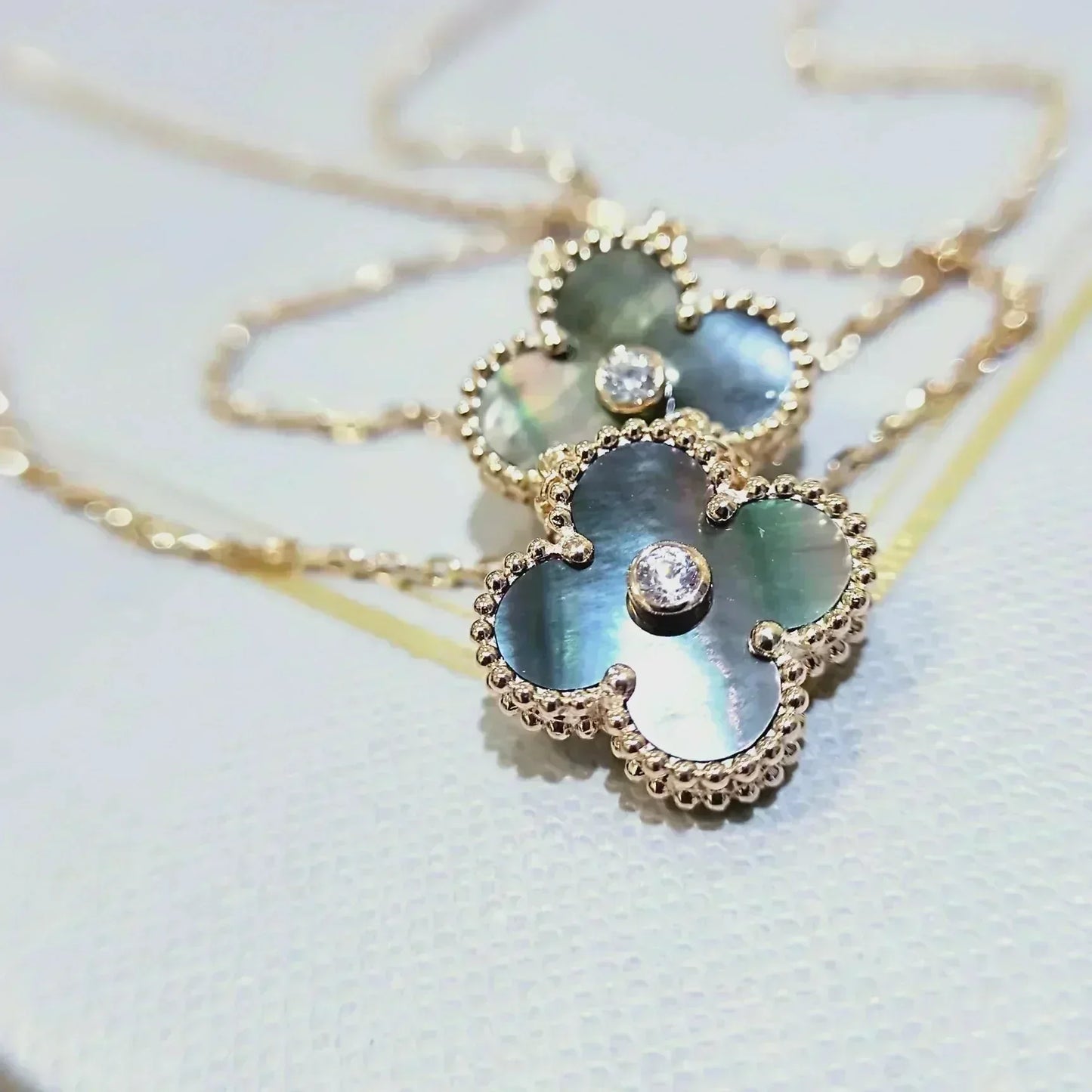 [Clover Jewelery]CLOVER 15MM DIAMOND AND MOTHER-OF-GREY NECKLACE