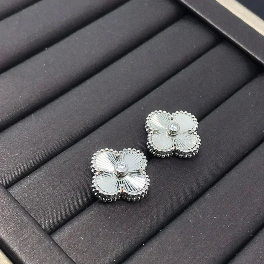 [Clover Jewelery]CLOVER MINI 9.5MM LASER EARRINGS