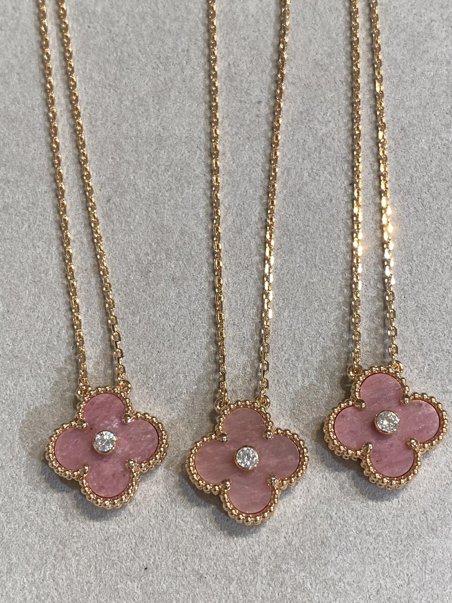 [Clover Jewelry]CLOVER 15MM DIAMOND RHODONITE HALSKETTE