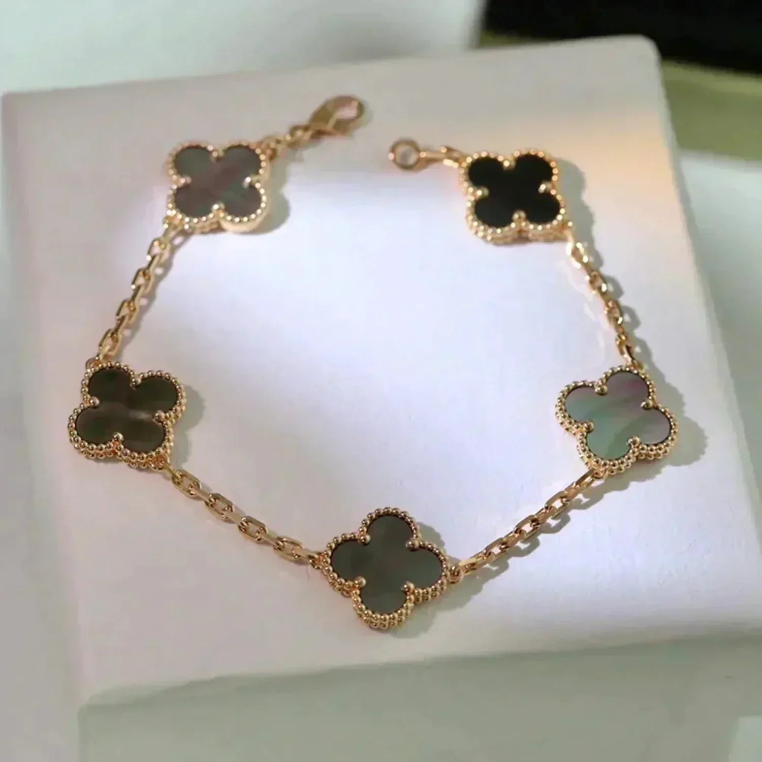 [Clover Jewelry]CLOVER 5 MOTIF GRAY MOP  BRACELET