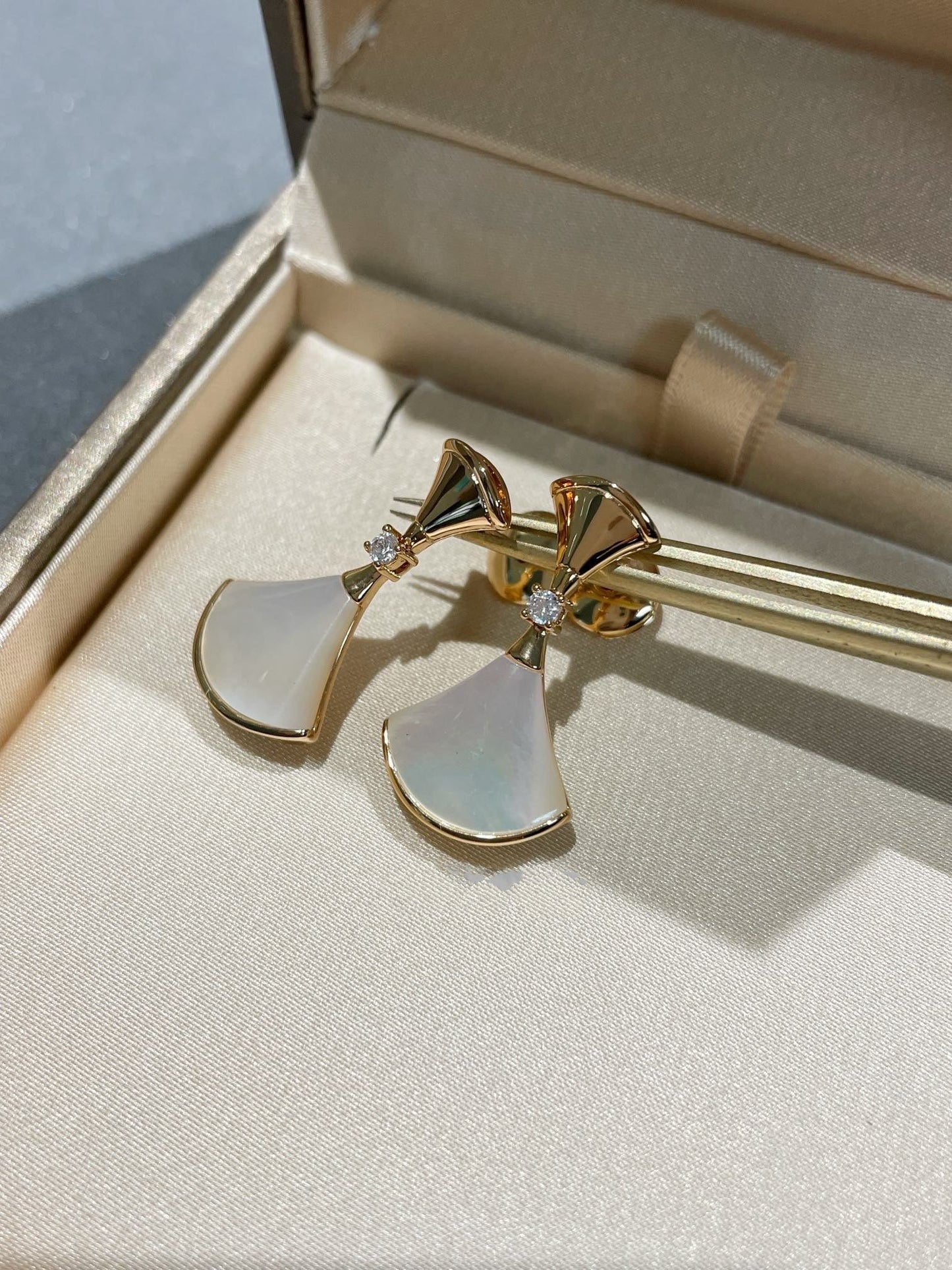 [Clover Jewelery]DREAM MOP 1 DIAMOND EARRINGS