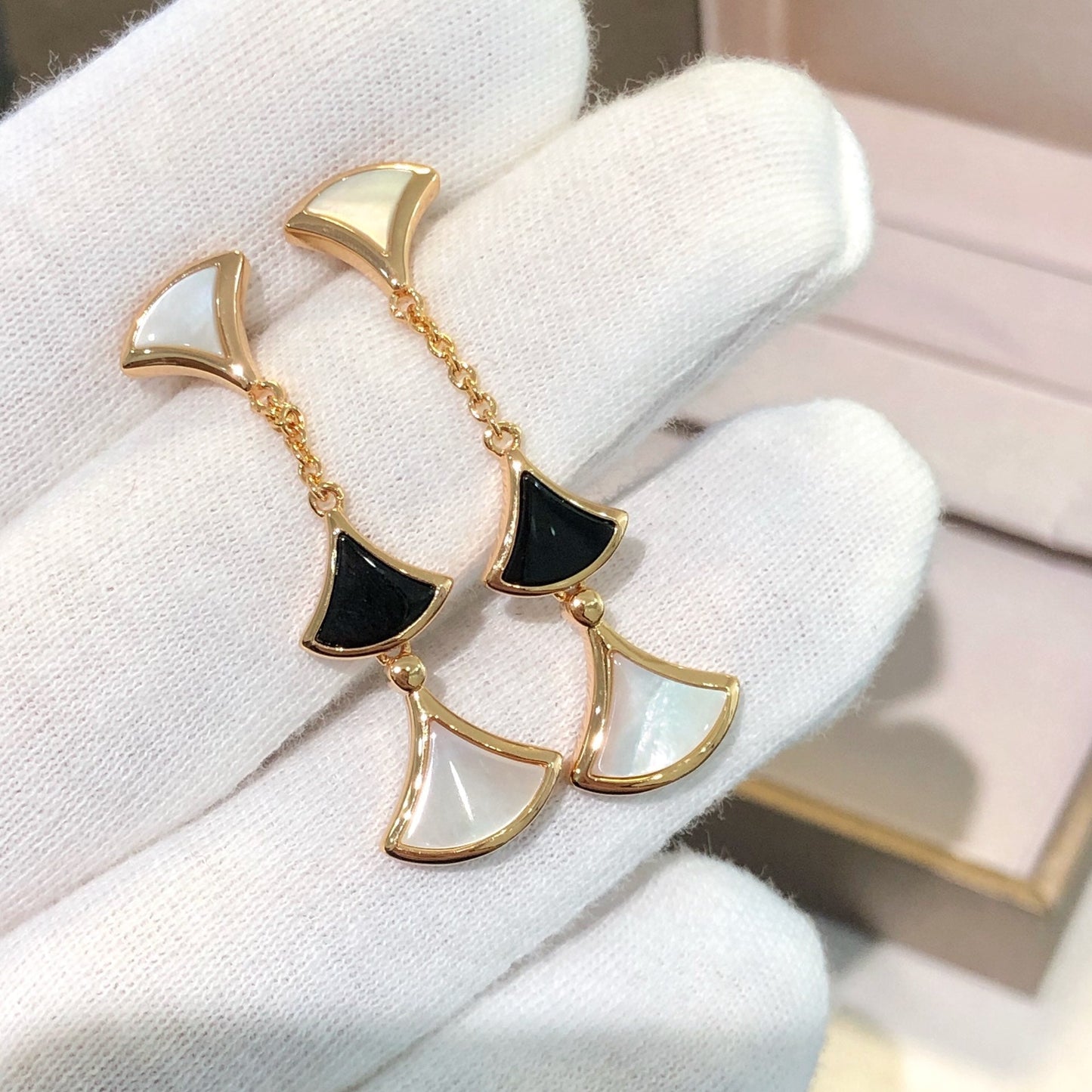 [Clover Jewelery]DREAM EARRINGS 3 MOTIFS ONYX MOP PINK GOLD