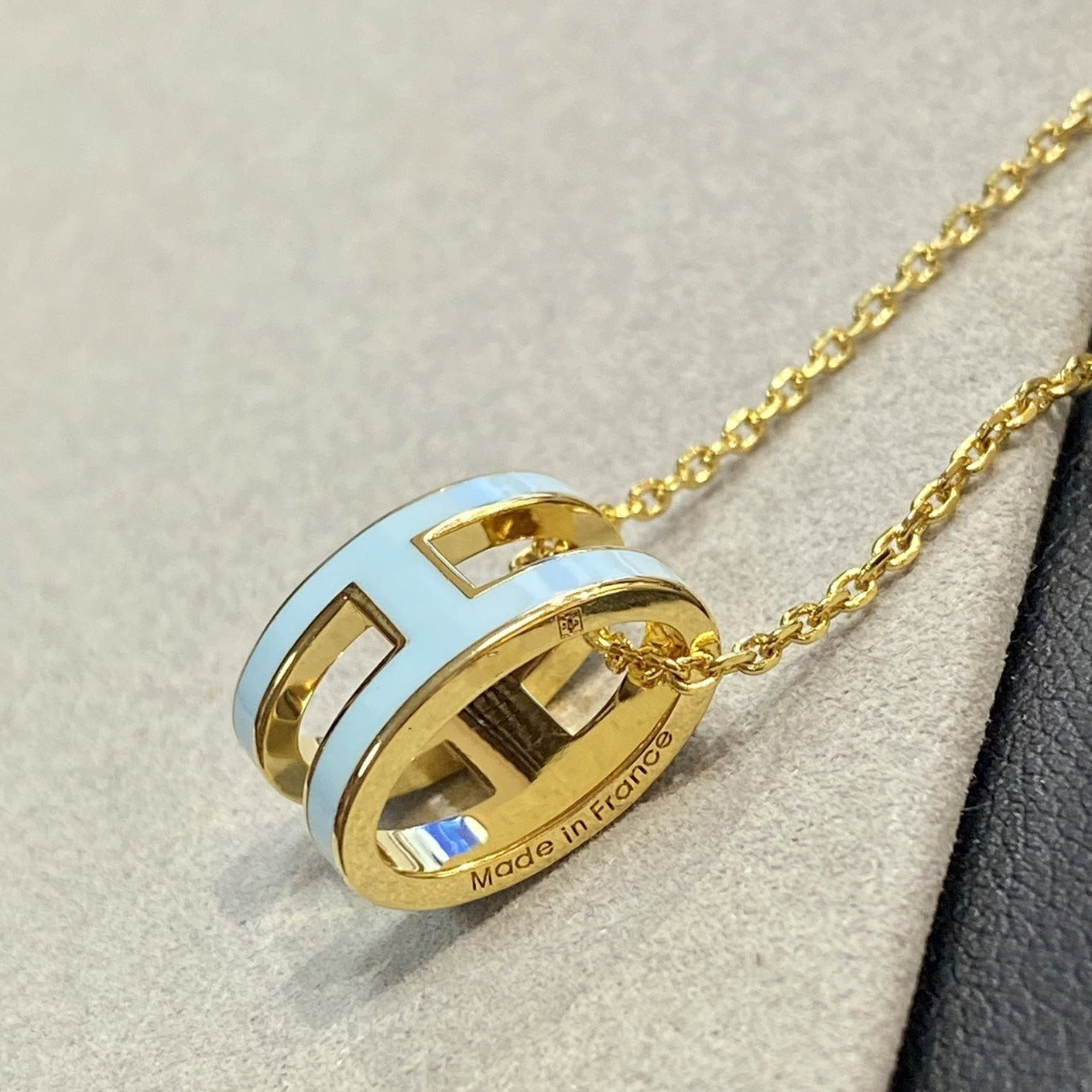 [Clover Jewelery]POP H LIGHT BLUE NECKLACE