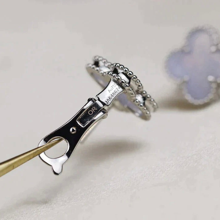 [Clover Jewelry]KLEEBRETT MITTEL 1 MOTIV WEISSE MOP-OHRRINGE SILBER