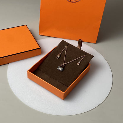 [Clover Jewelery]CONSTANCE BLACK PEDANT PINK GOLD NECKLACE