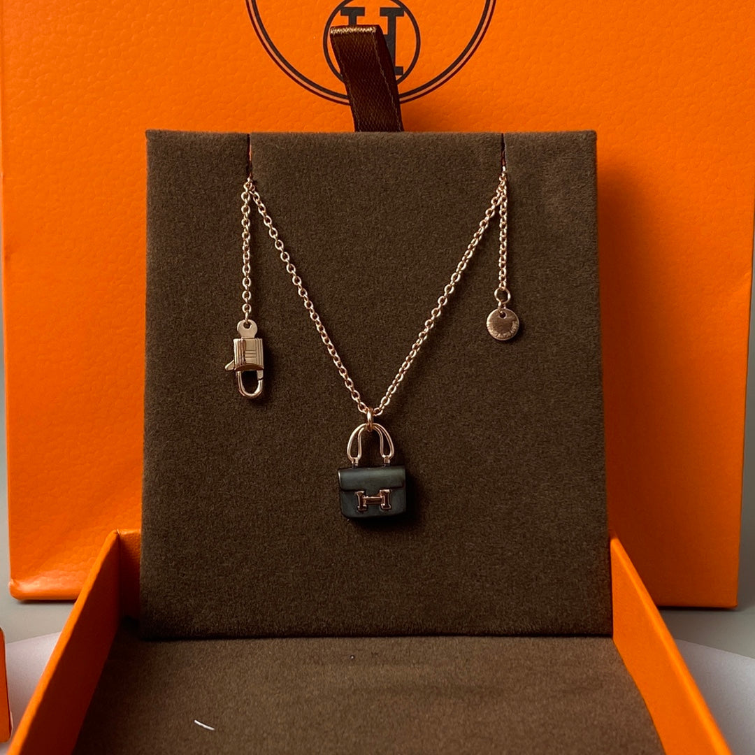 [Clover Jewelry]コンスタンス ブラックペンダント ピンクゴールドネックレス