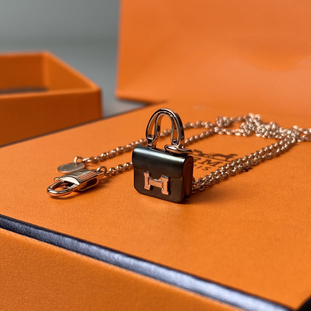 [Clover Jewelry]コンスタンス ブラックペンダント ピンクゴールドネックレス