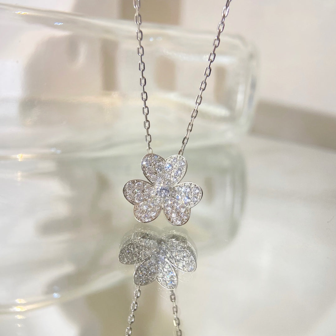 [Kleeblatt Schmuck] BLUMEN DIAMANT HALSKETTE