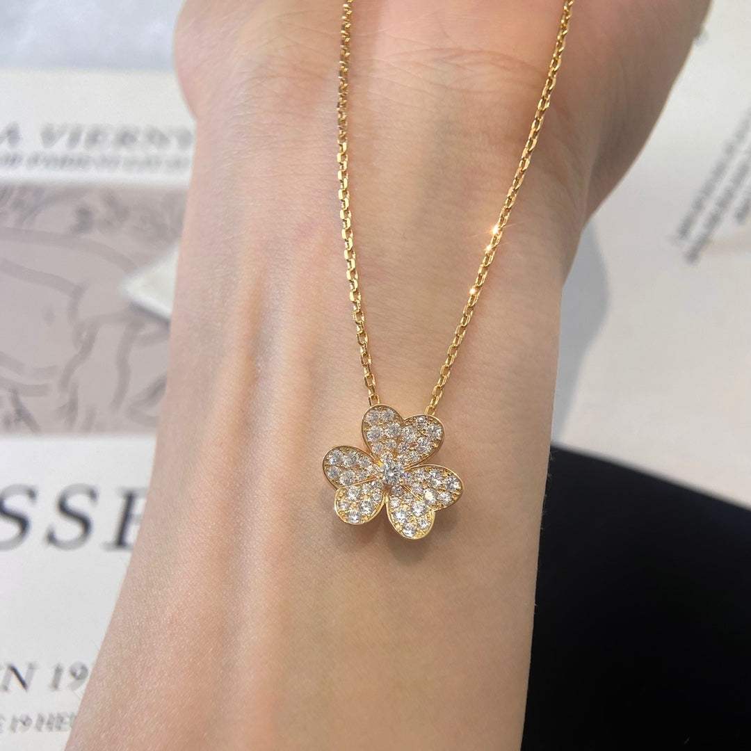 [Kleeblatt Schmuck] BLUMEN DIAMANT HALSKETTE