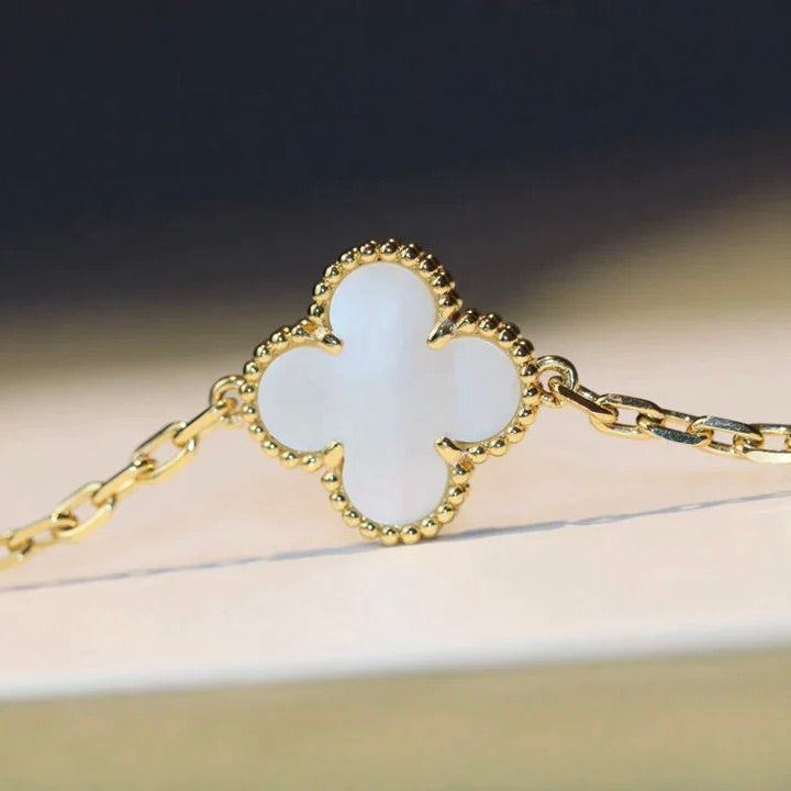 [Kleeblatt Schmuck]KLEE 20 MOTIVE WEISS PERLMUTTHALSBAND