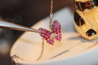 [Clover Jewelry]SCHMETTERLING ROTER DIAMANT ROSÉGOLD KETTE