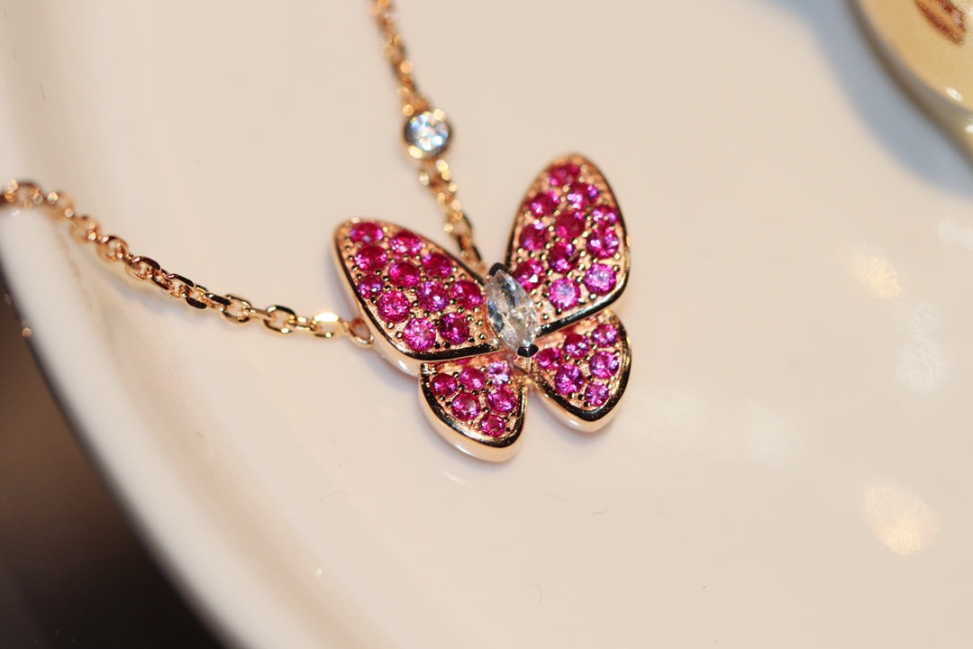 [Clover Jewelry]SCHMETTERLING ROTER DIAMANT ROSÉGOLD KETTE